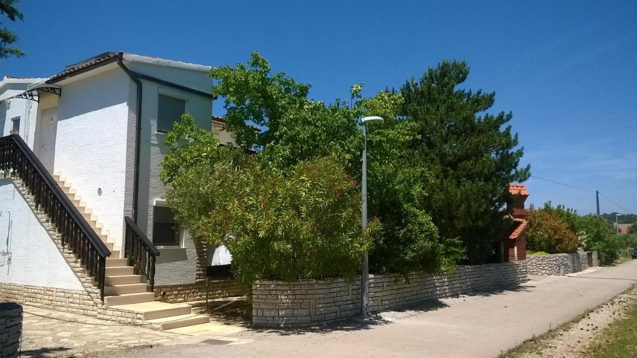 Apartments Carev 1293 Jezera Buitenkant foto